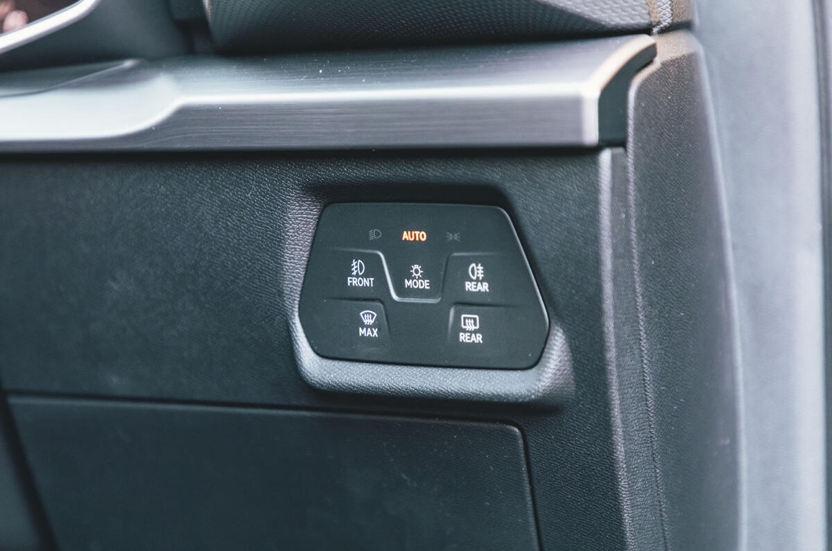Seat Leon eHybrid 2020 road test review - light controls