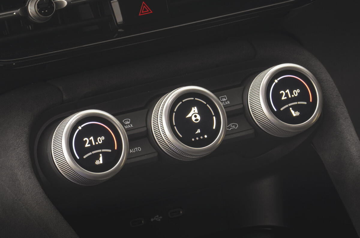 18 Skoda Kodiaq vrs 2025 Autocar review smart dials 18 Skoda Kodiaq vrs 2025 Autocar review smart dials
