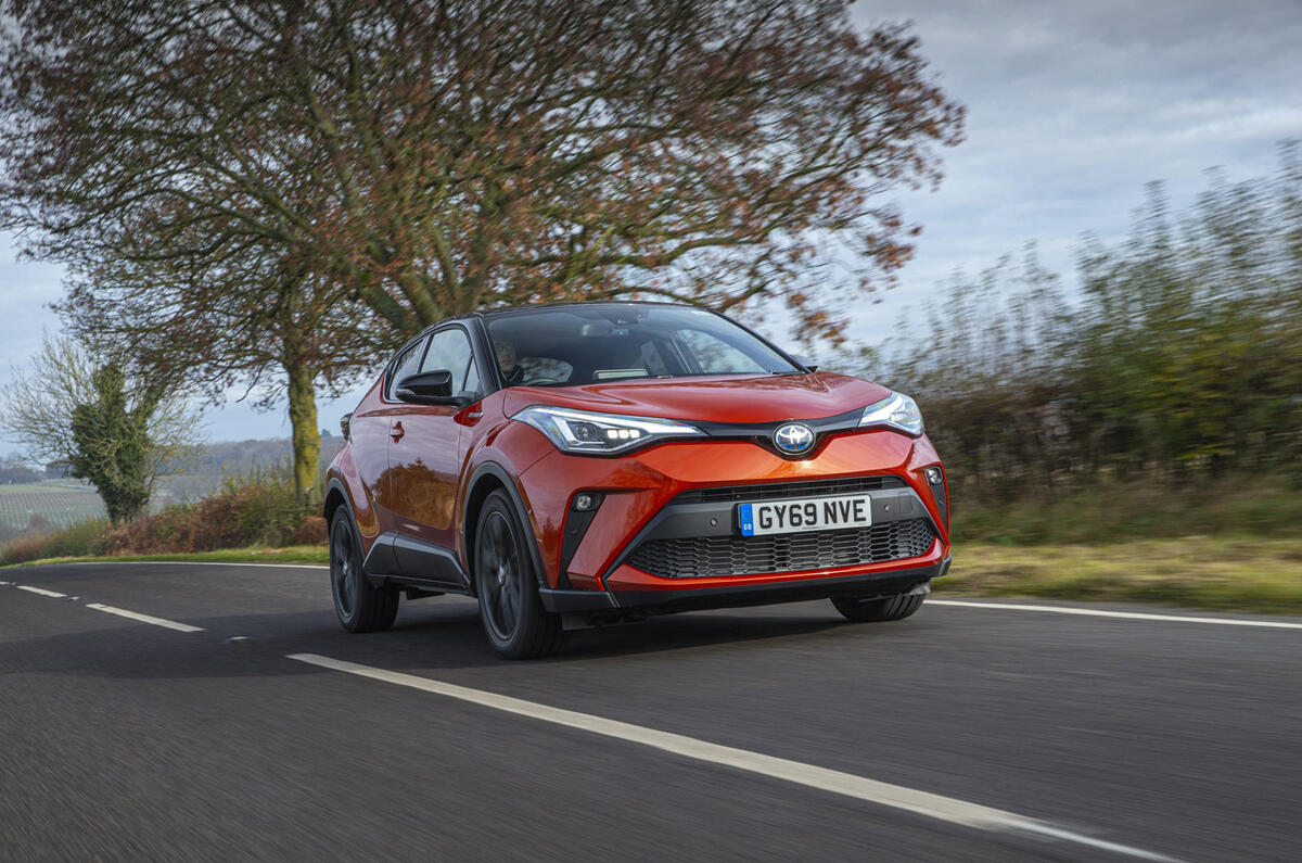 18 Toyota C HR 2021 RT tracking front