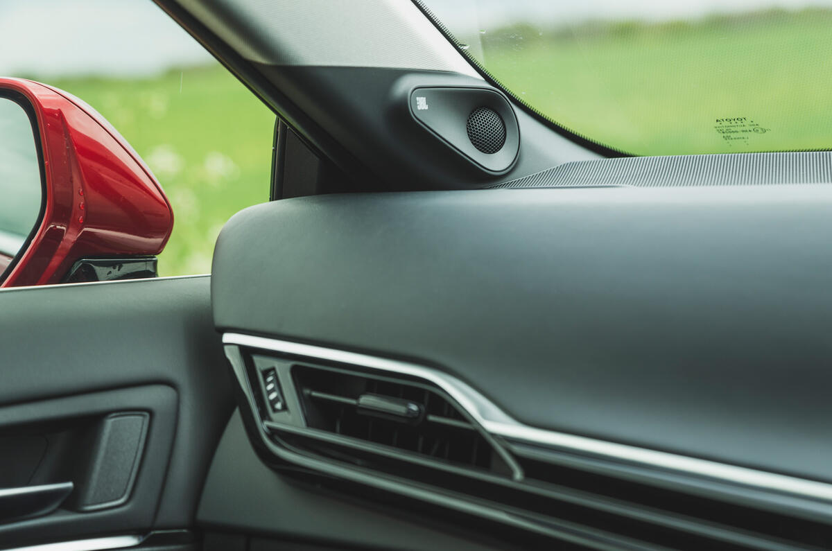 18 Toyota Mirai 2021 RT interior trim