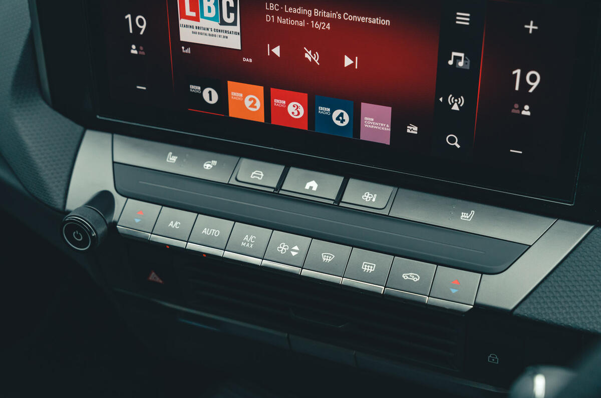 18 Vauxhall Opel Astra RT 2022 buttons