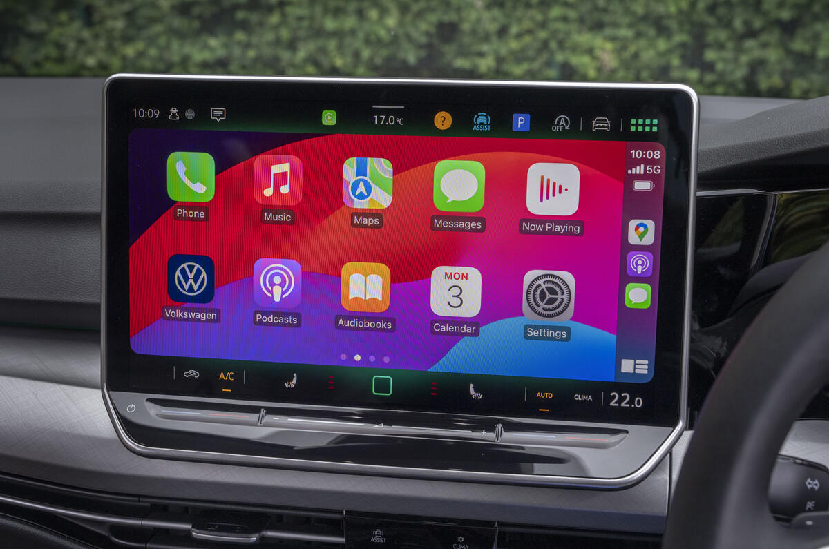 18 Volkswagen Golf Mk85 2024 review infotainment carplay
