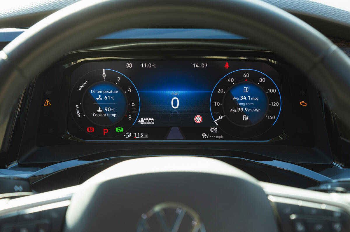 18 Volkswagen Multivan RT 2023 guage cluster