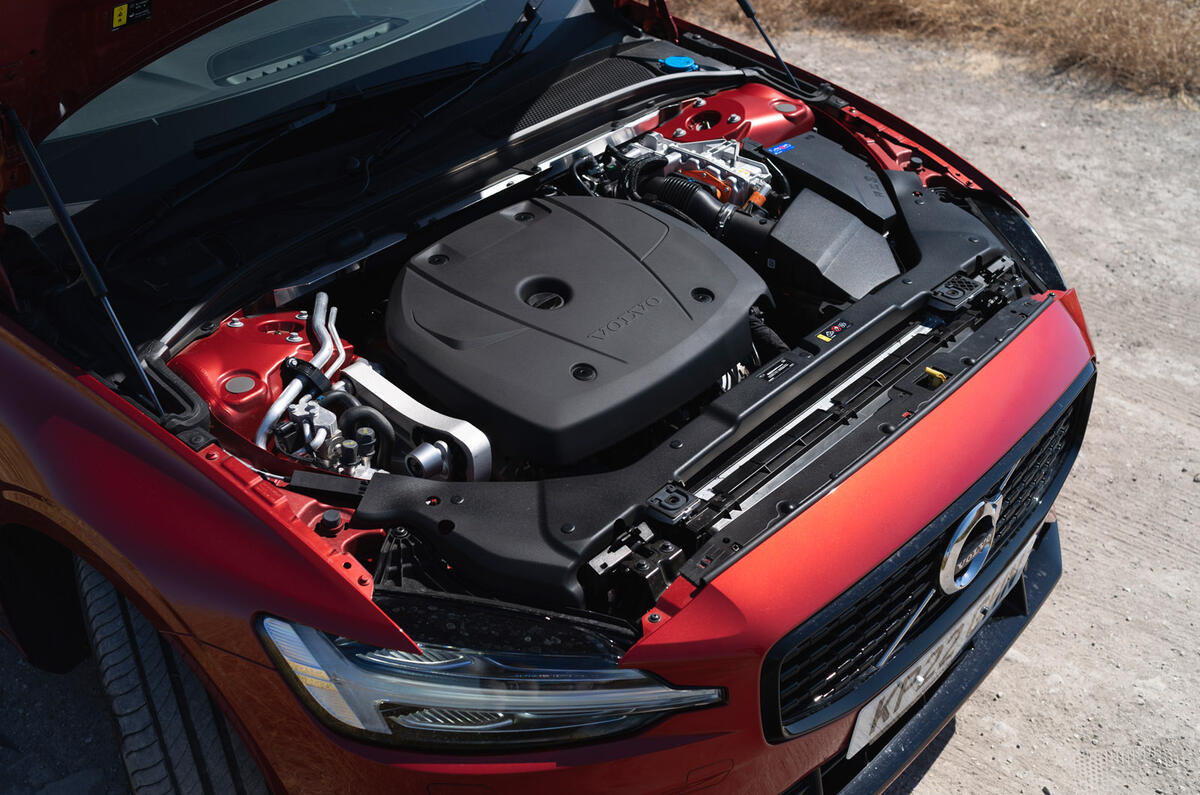 18 Volvo V60 PHEV RT 2022 performance engine