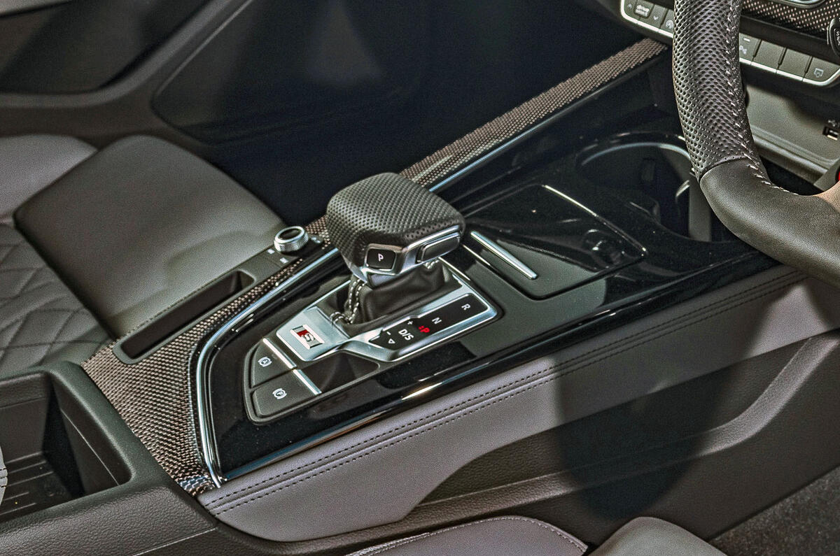 Audi S4 TDI 2019 road test review - centre console