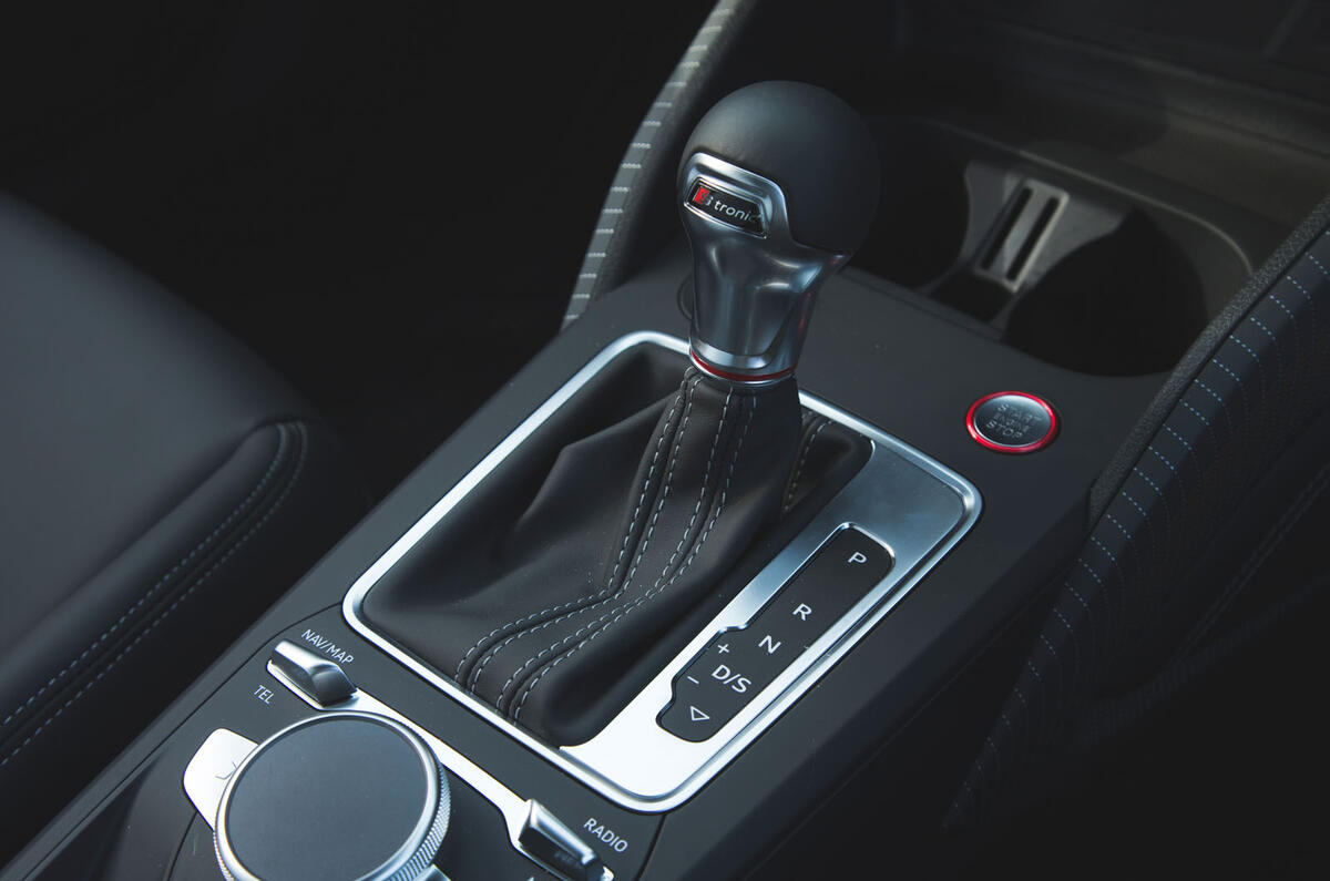 Audi SQ2 2019 road test review - centre console