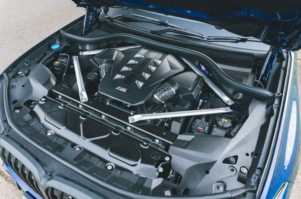 19 BMW X7 M60i RT 2023 V8 engine 19 BMW X7 M60i RT 2023 V8 engine