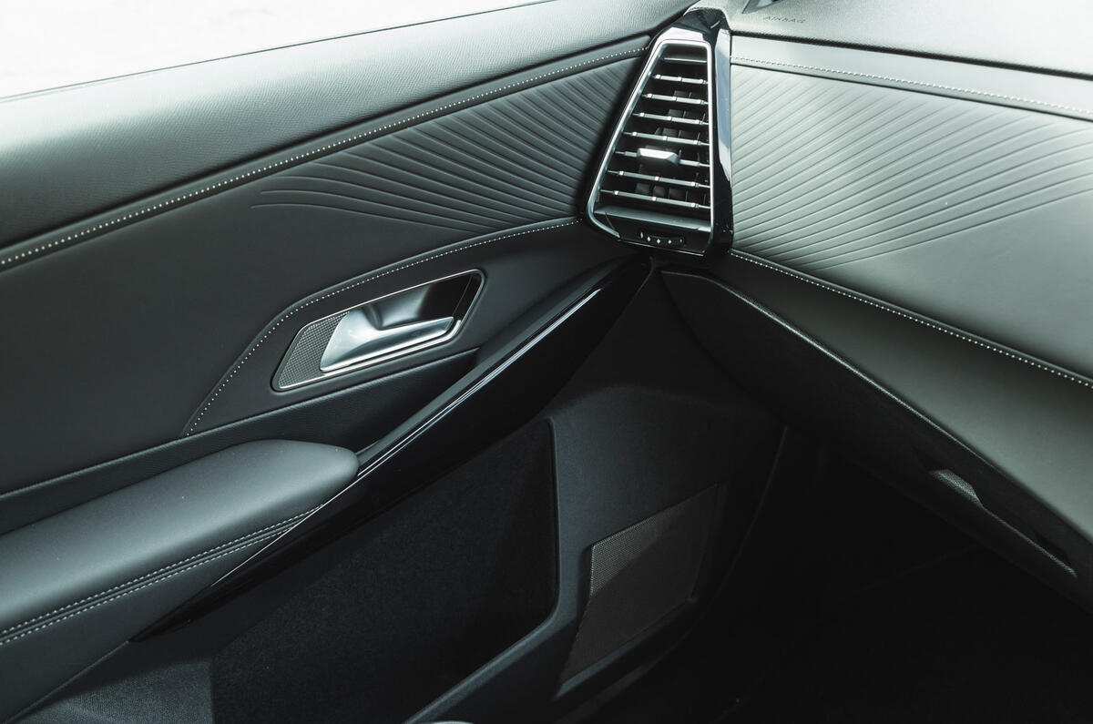 19 DS 7 E Tense 4x4 360 2023 RT embossed leather