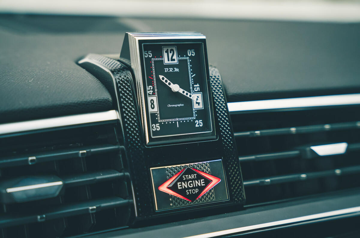 19 DS 9 2022 road test review clock