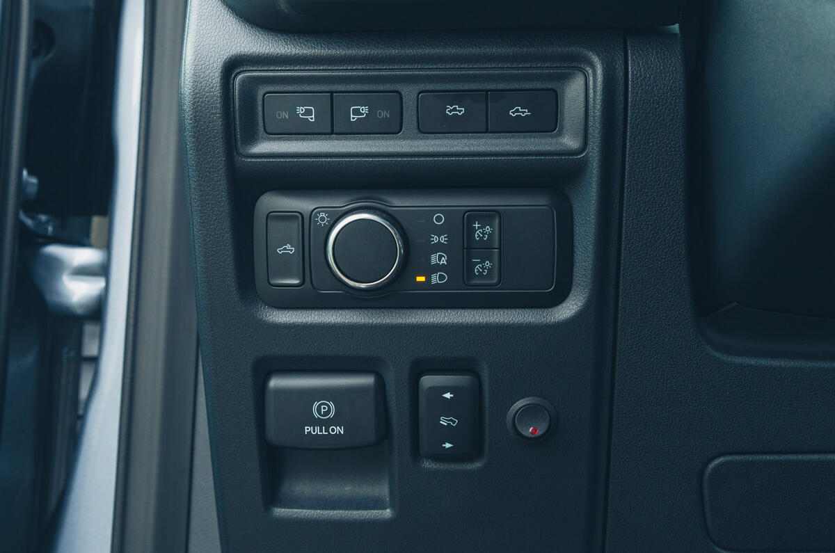 19 Ford F150 Lightning RT 2023 buttons