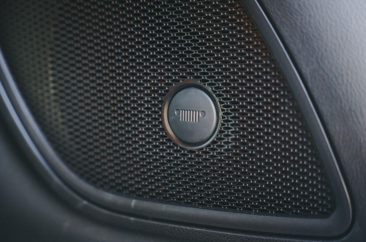 19 Jeep Compass 4xe 2022 road test review speakers 19 Jeep Compass 4xe 2022 road test review speakers