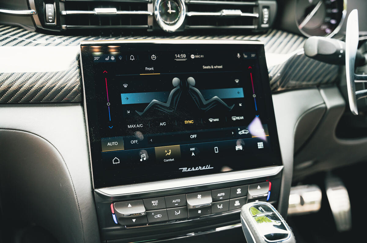 19 Maserati Quattroporte trofeo 2021 RT climate controls