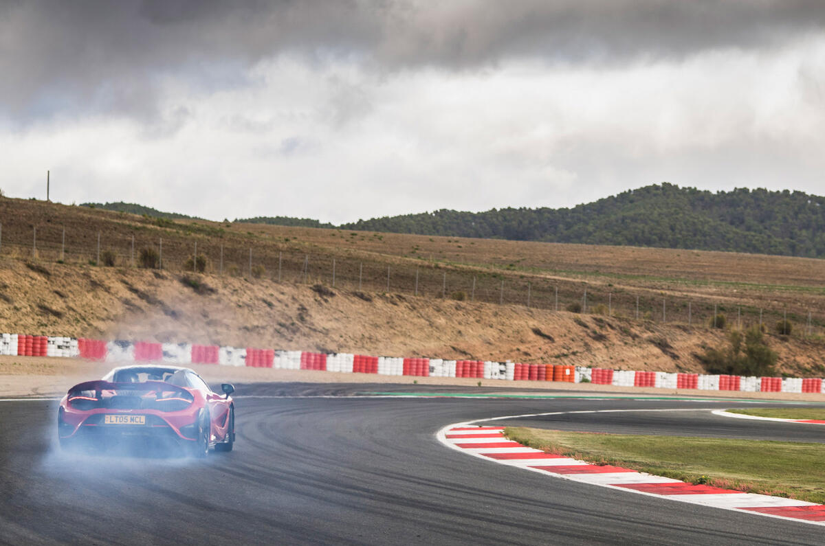 19 McLaren 765LT spider 2021 first drive review dynamic