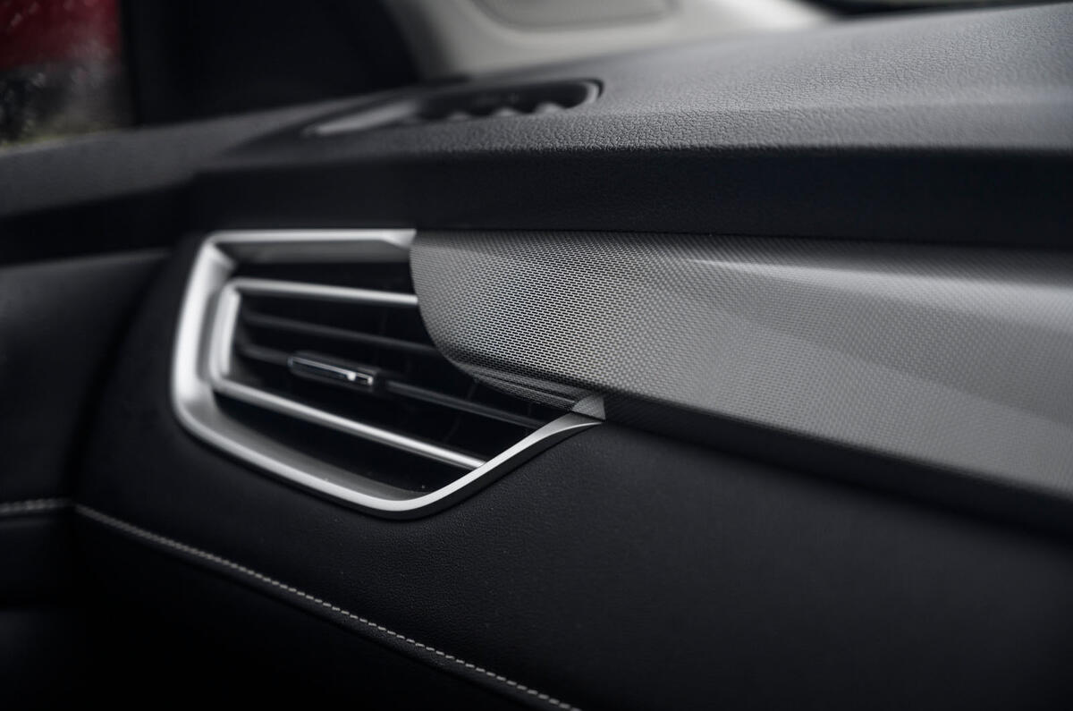 MG 5 SW EV 2020 Road test review - interior trim