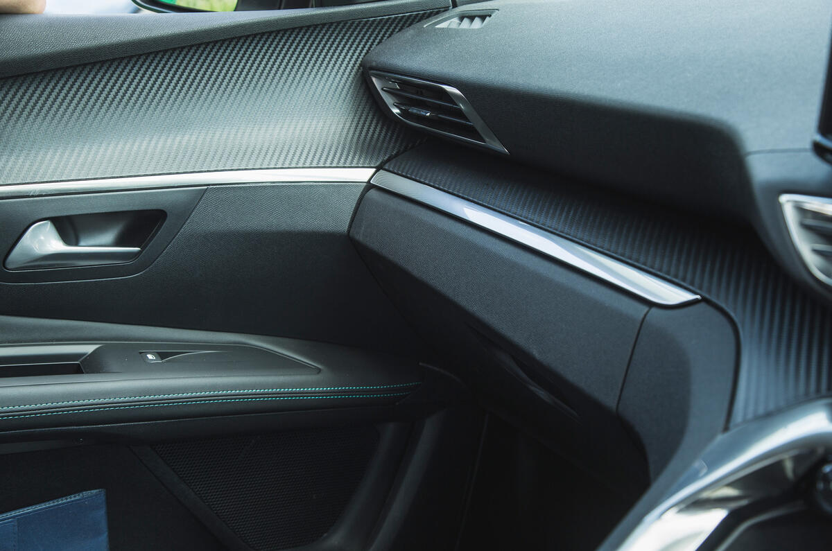 19 Peugeot 3008 2021 RT interior trim 19 Peugeot 3008 2021 RT interior trim