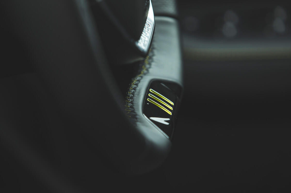 19 Peugeot 508 PSE SW 2021 RT steering wheel logo