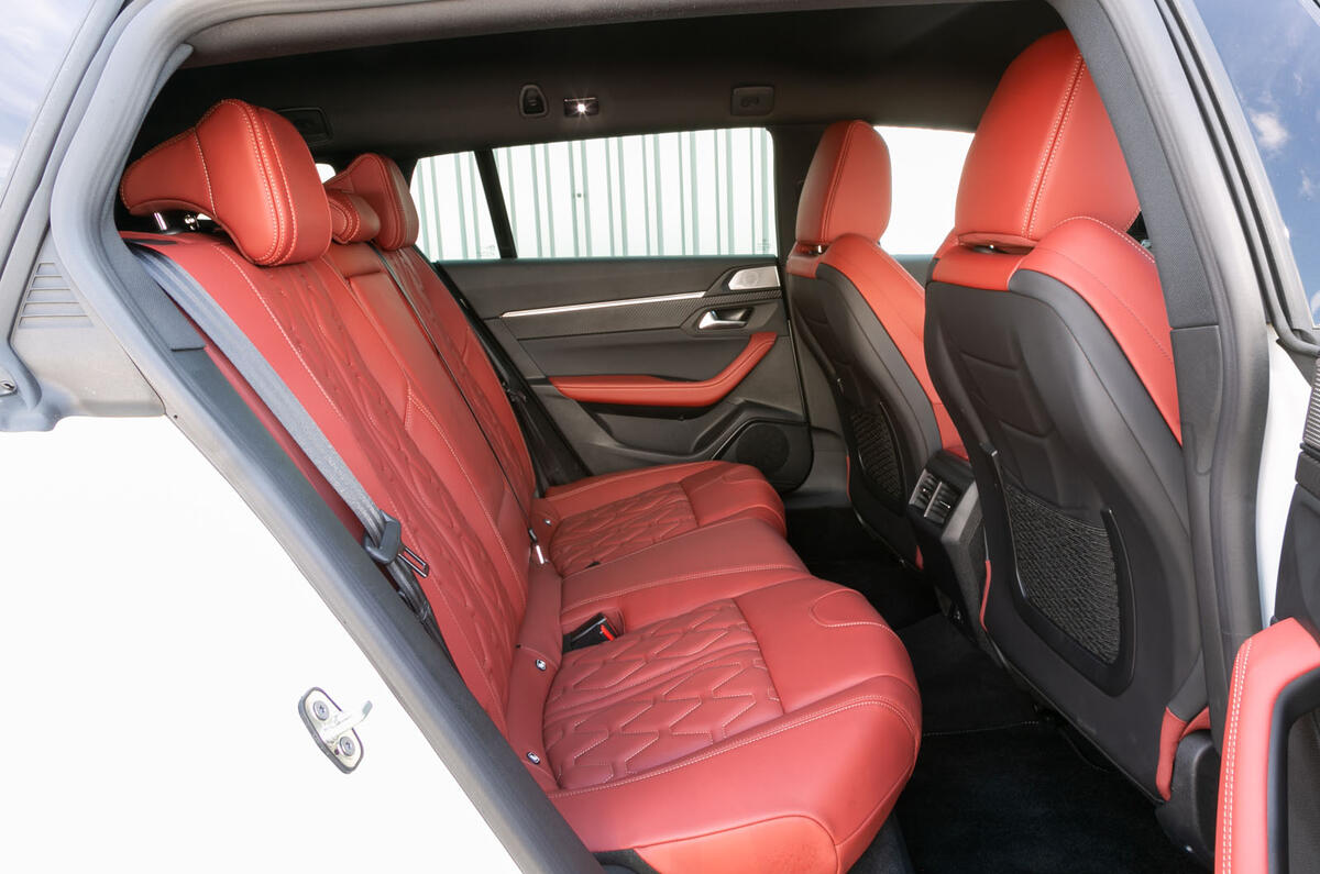 Peugeot 508 SW 2019 review - rear seats