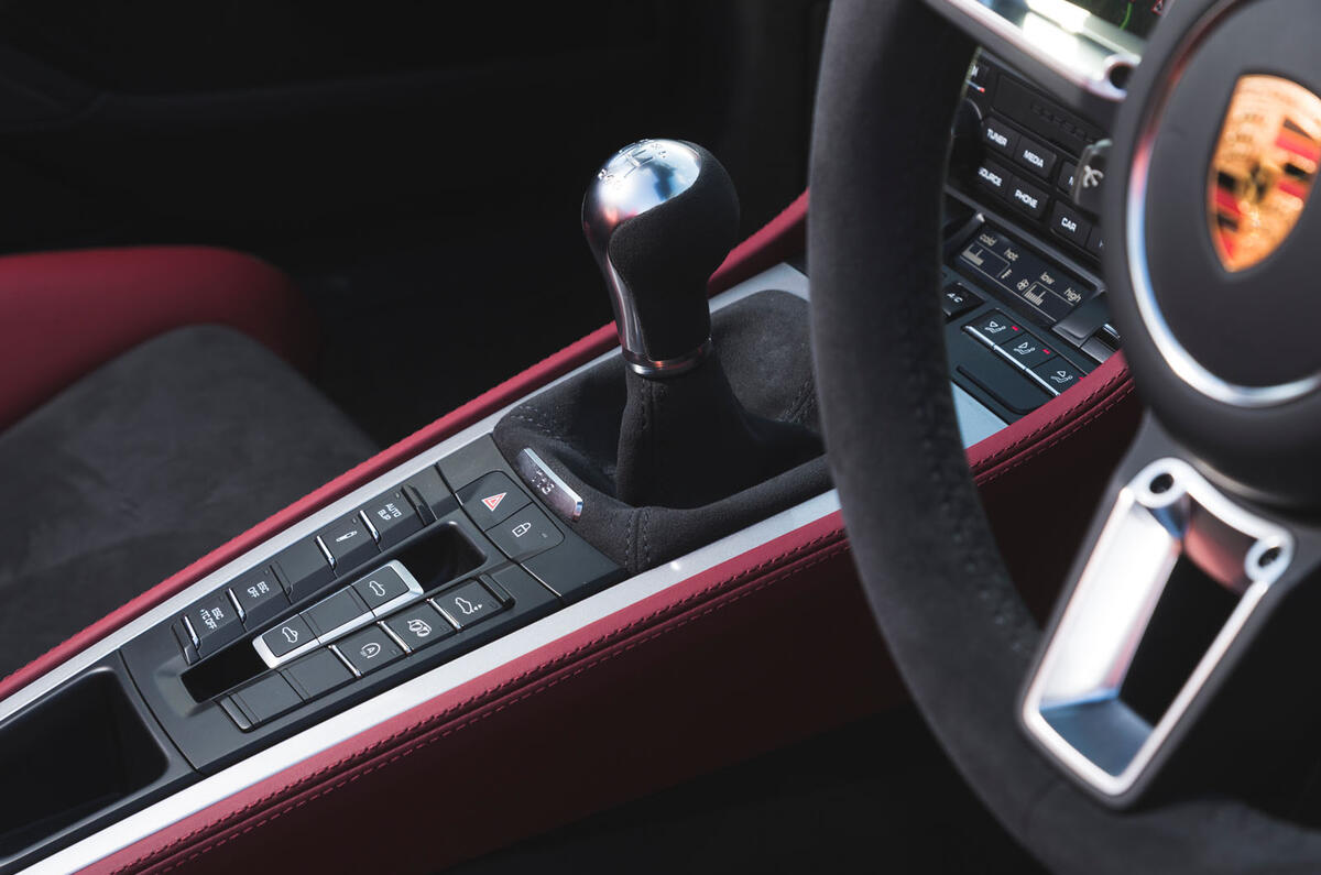 Porsche 718 Spyder 2020 road test review - centre console