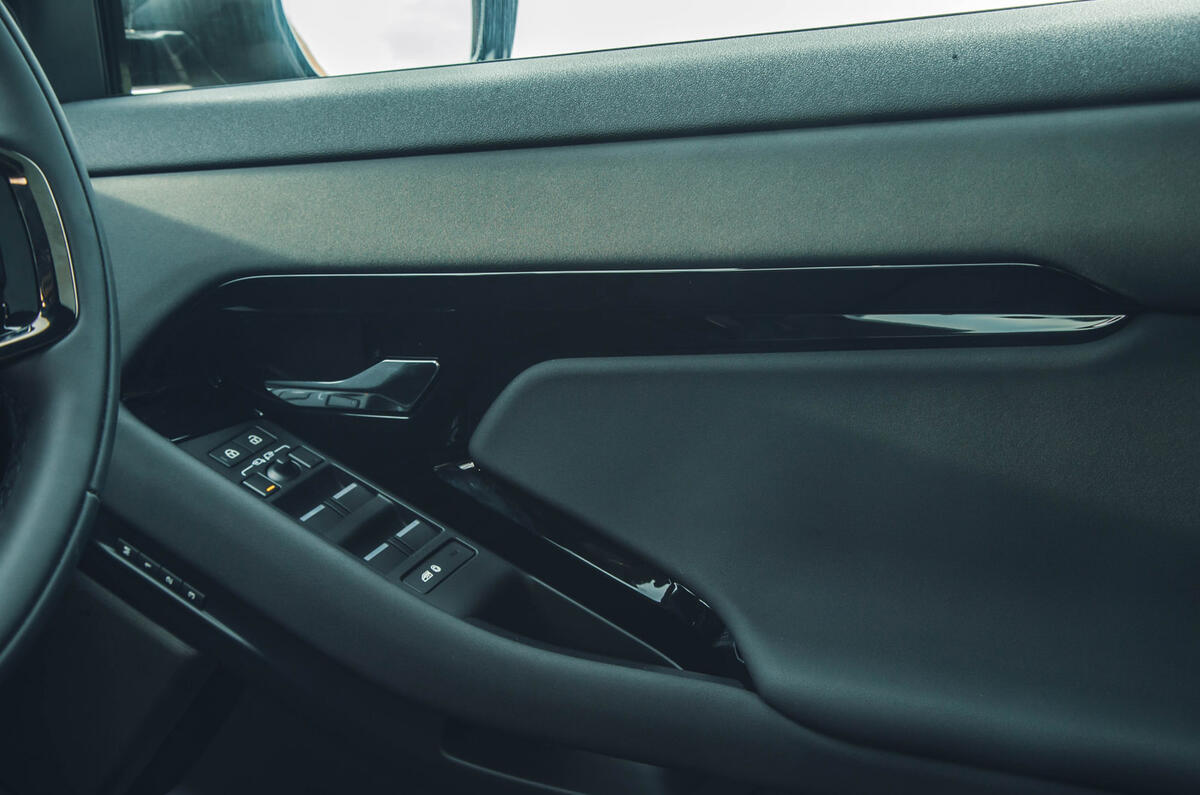 19 Range Rover Evoque RT 2024 door card gloss plastic