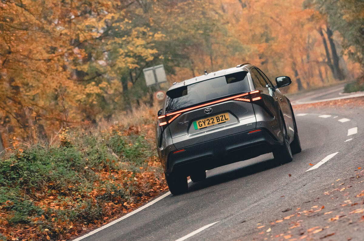 19 Toyota bZ4X AWD RT 2023 rear corner