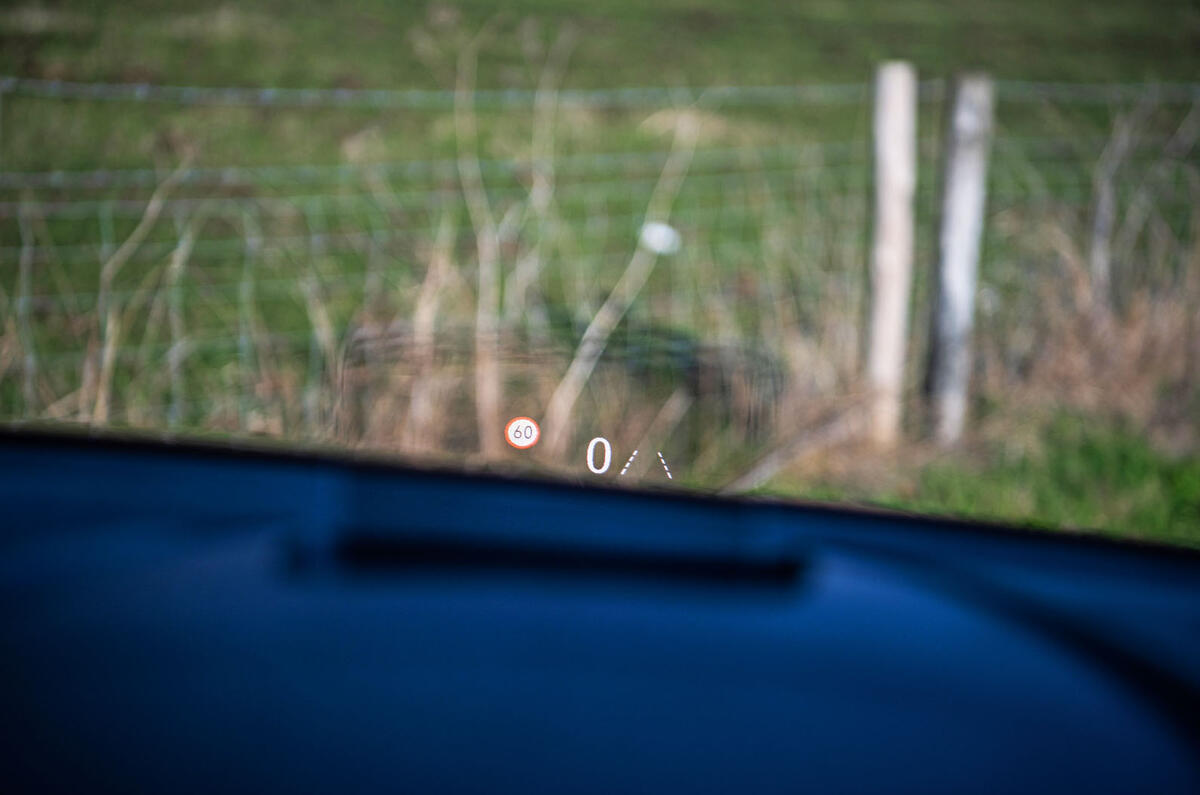 Vauxhall Combo Life 2018 road test review - HUD