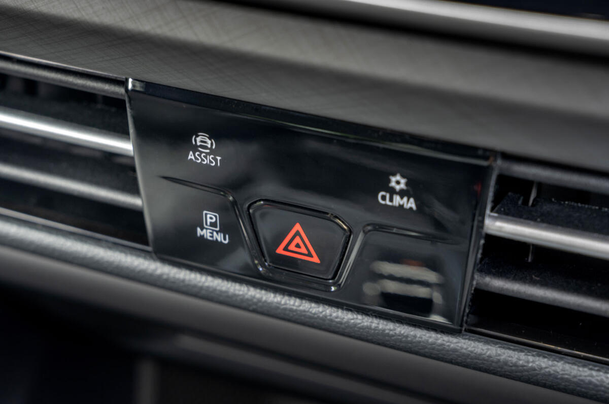 19 Volkswagen Golf Mk85 2024 review shortcut buttons