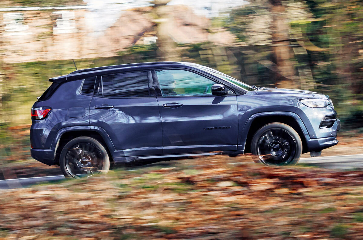 2 Jeep Compass 4xe 2022 road test review side pan 2 Jeep Compass 4xe 2022 road test review side pan