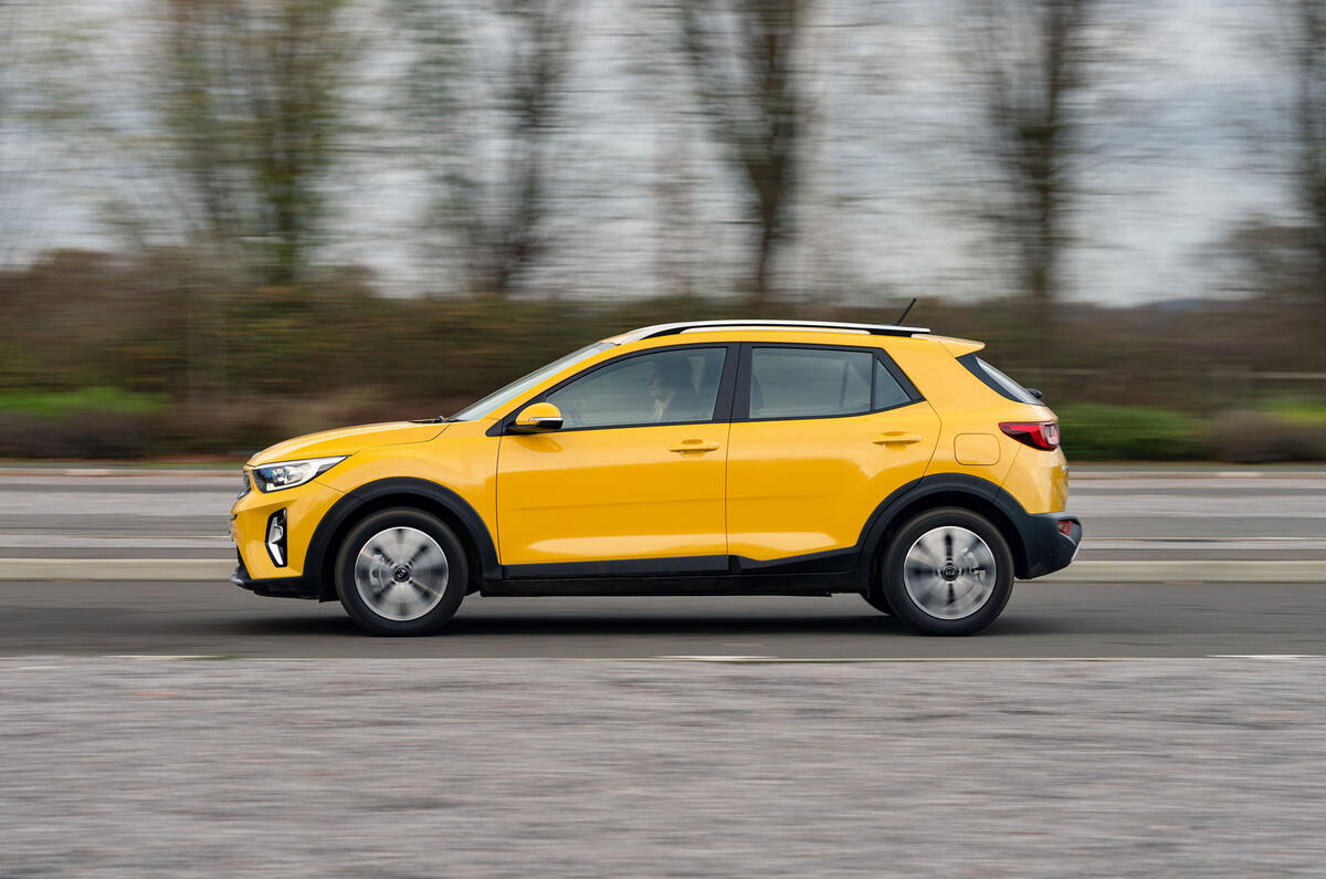2 Kia Stonic 2021 RT update hero side 2 Kia Stonic 2021 RT update hero side