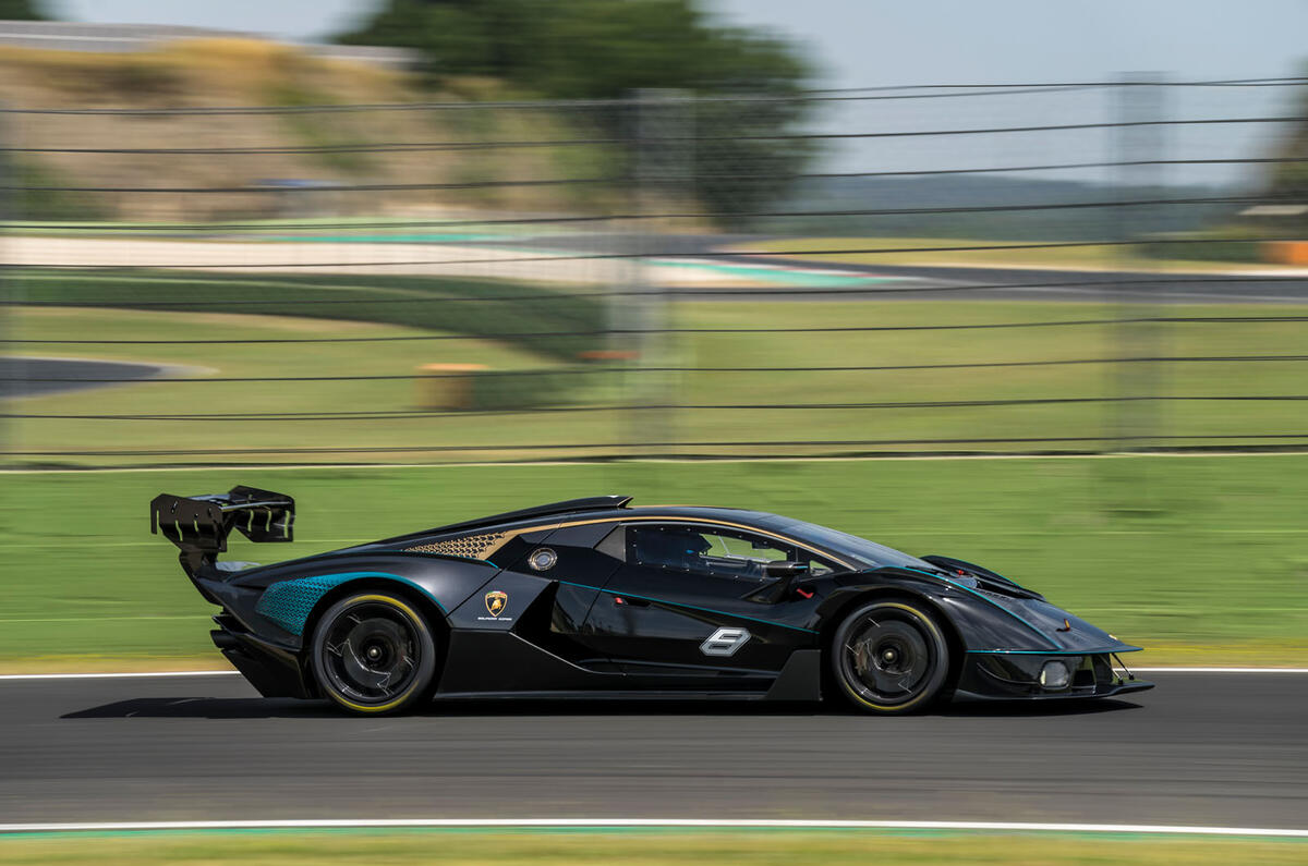 2 Lamborghini Essenza SCV12 2021 RT hero side