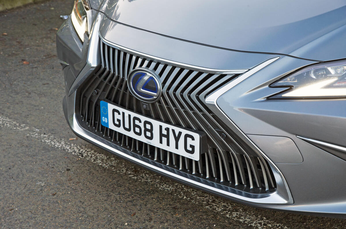 Lexus ES 2019 road test review - front end