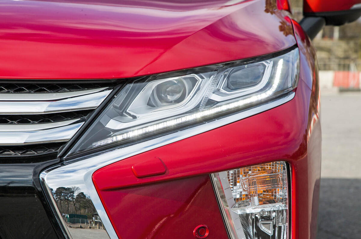 Mitsibushi Eclipse Cross 2018 review headlights