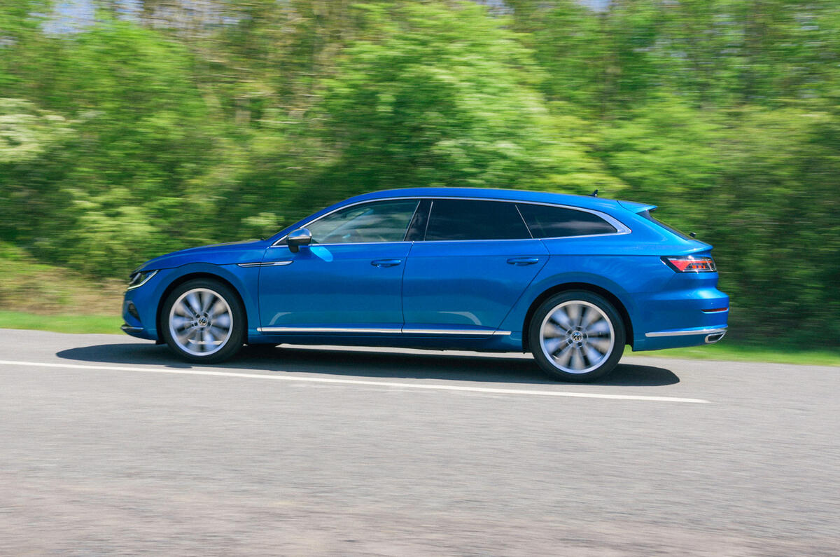 2 Volkswagen Arteon Shooting Brake 2021 RT hero side