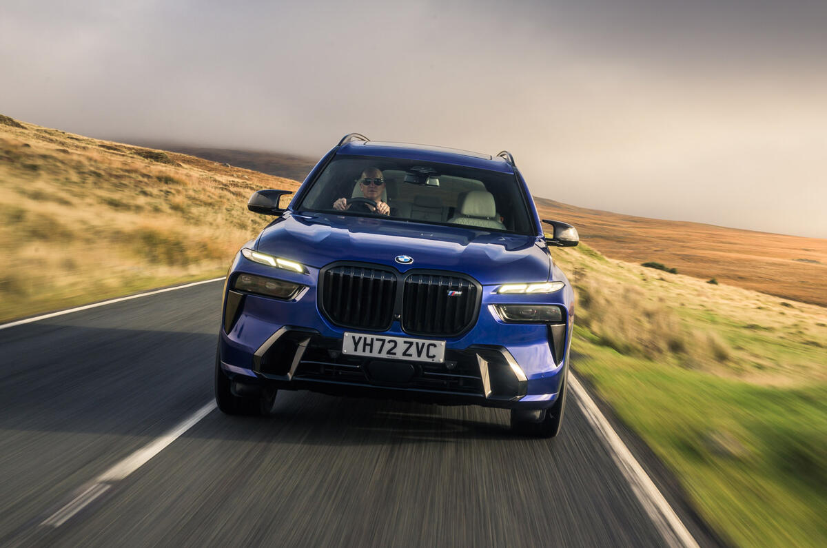 20 BMW X7 M60i RT 2023 driving front 20 BMW X7 M60i RT 2023 driving front