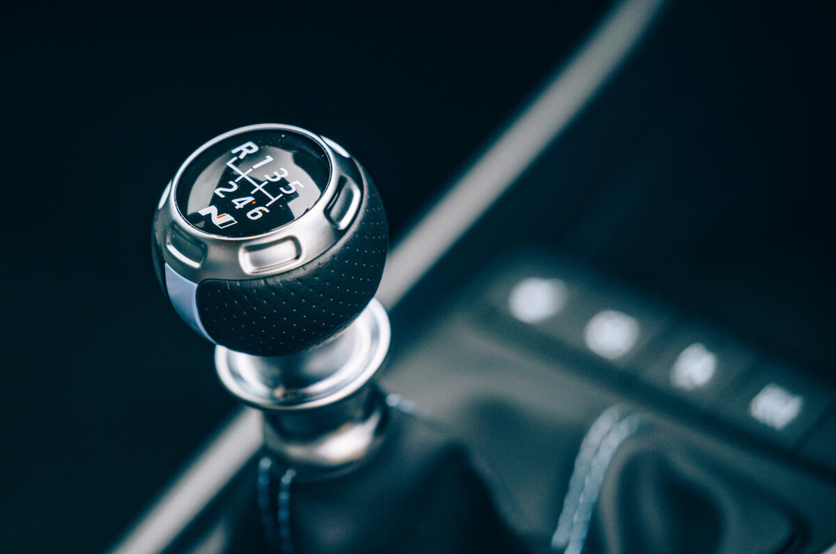 20 Hyundai i20 N 2021 RT gearstick
