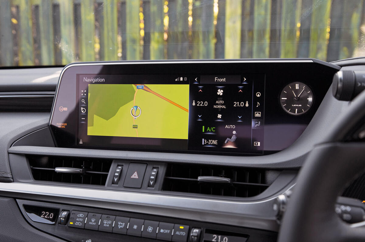 Lexus ES 2019 road test review - infotainment