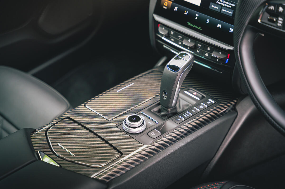 20 Maserati Quattroporte trofeo 2021 RT centre console