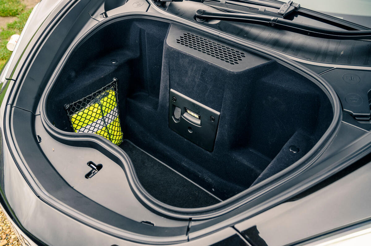 20 McLaren GT 2021 road test review front stowage