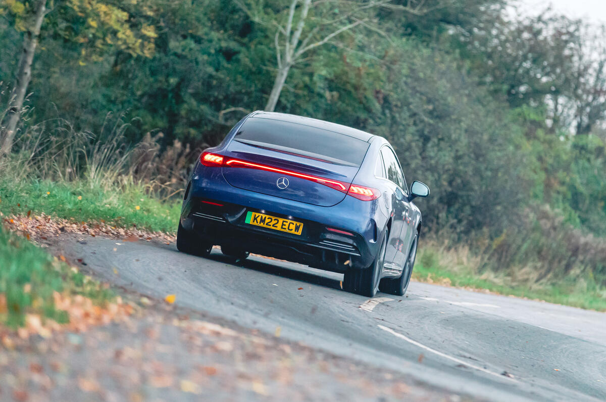 20 Mercedes Benz EQE RT 2023 rear corner