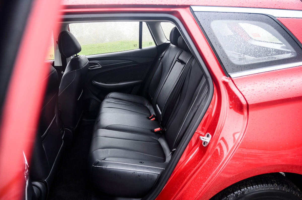 MG 5 SW EV 2020 Road test review - rear seats