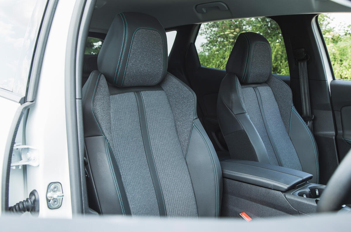 20 Peugeot 3008 2021 RT front seats 20 Peugeot 3008 2021 RT front seats
