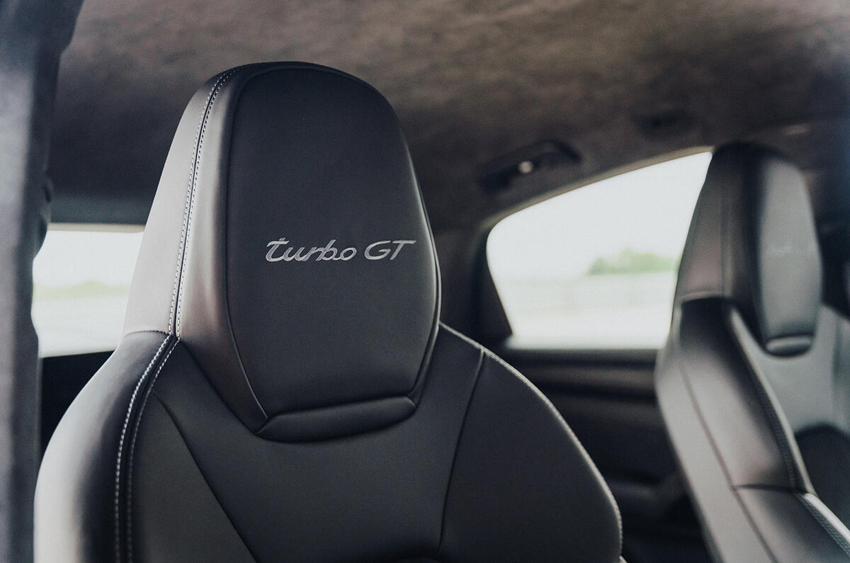20 Porsche Cayenne Turbo GT seat