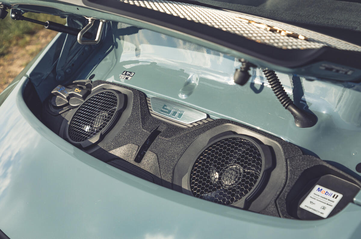 20 Porsche 911 S:T 2024 engine 20 Porsche 911 S:T 2024 engine