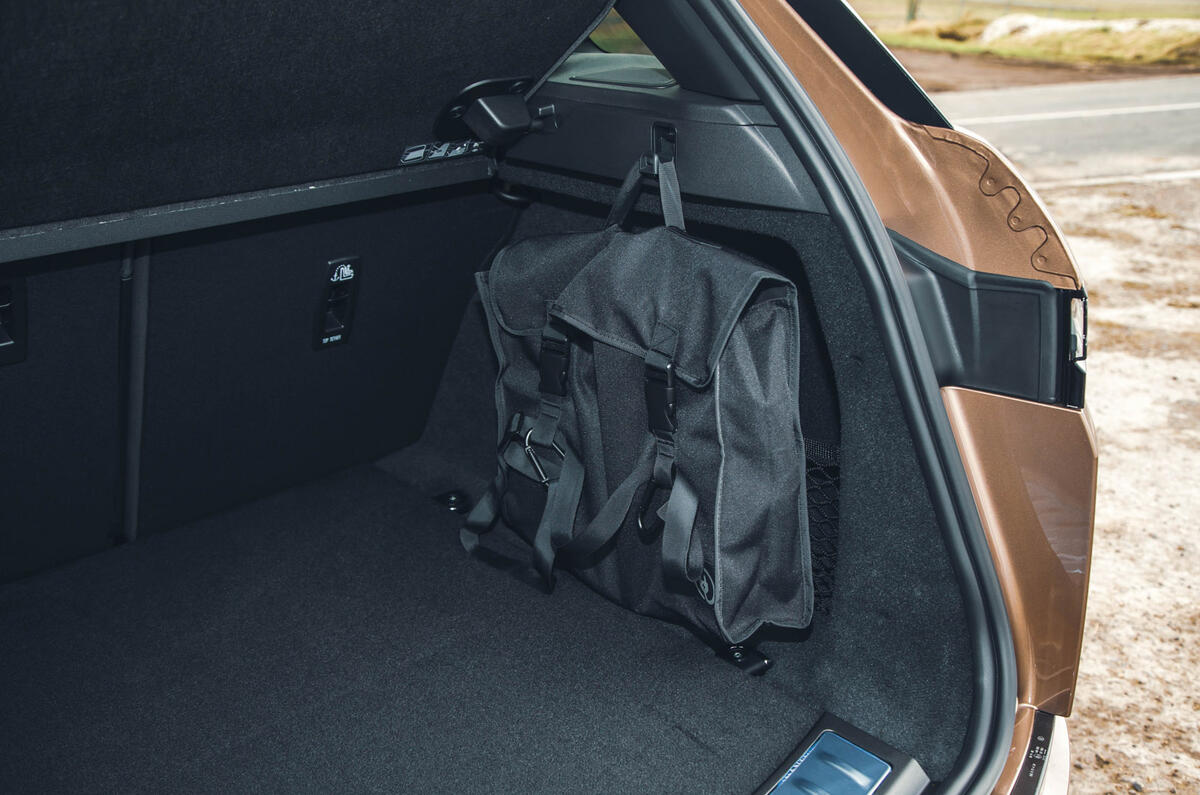 20 Range Rover Evoque RT 2024 cable storage bag