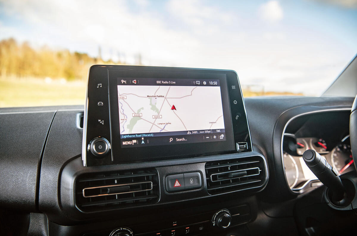 Vauxhall Combo Life 2018 road test review - infotainment