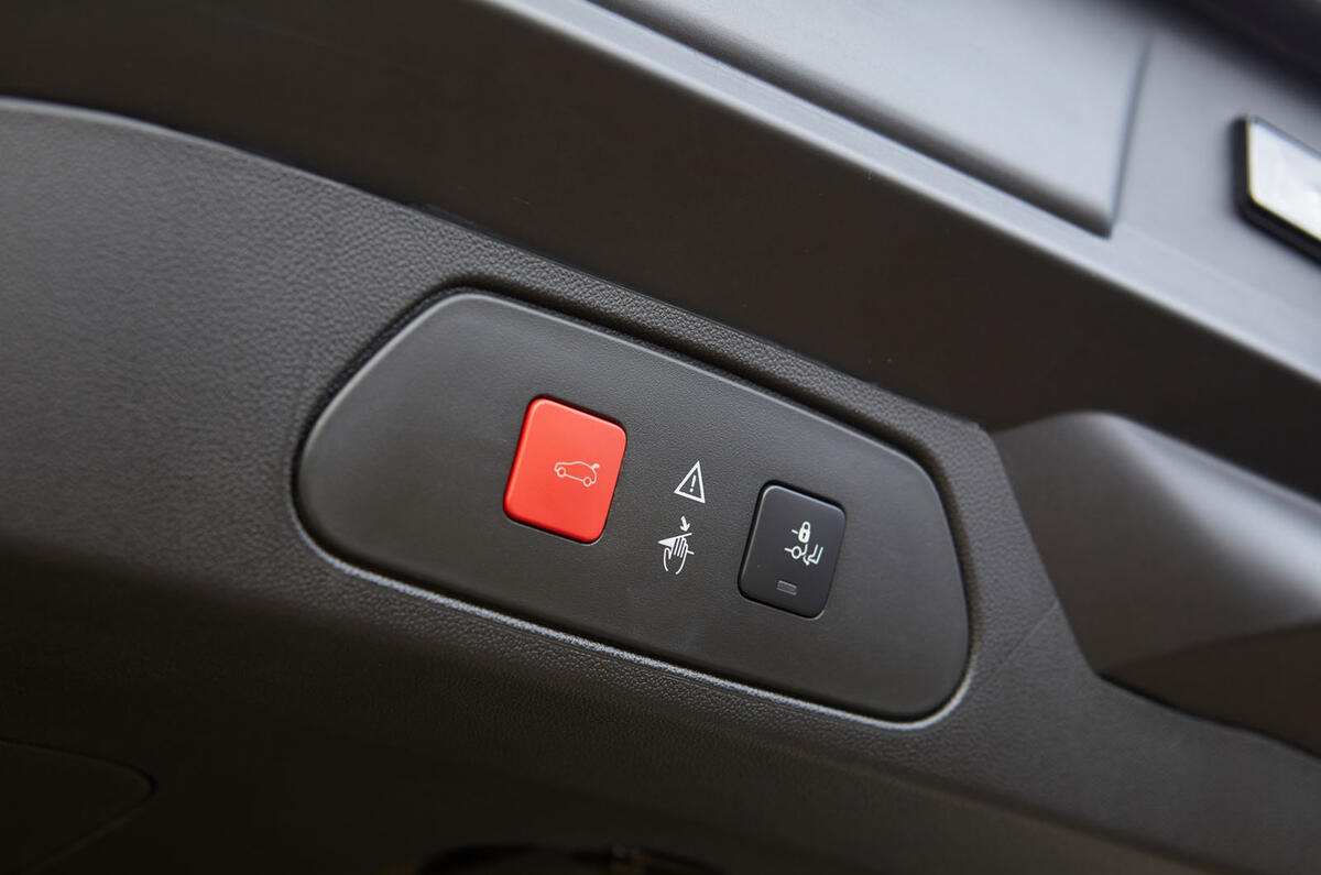 Vauxhall Grandland X Hybrid4 2020 road test review - boot close button