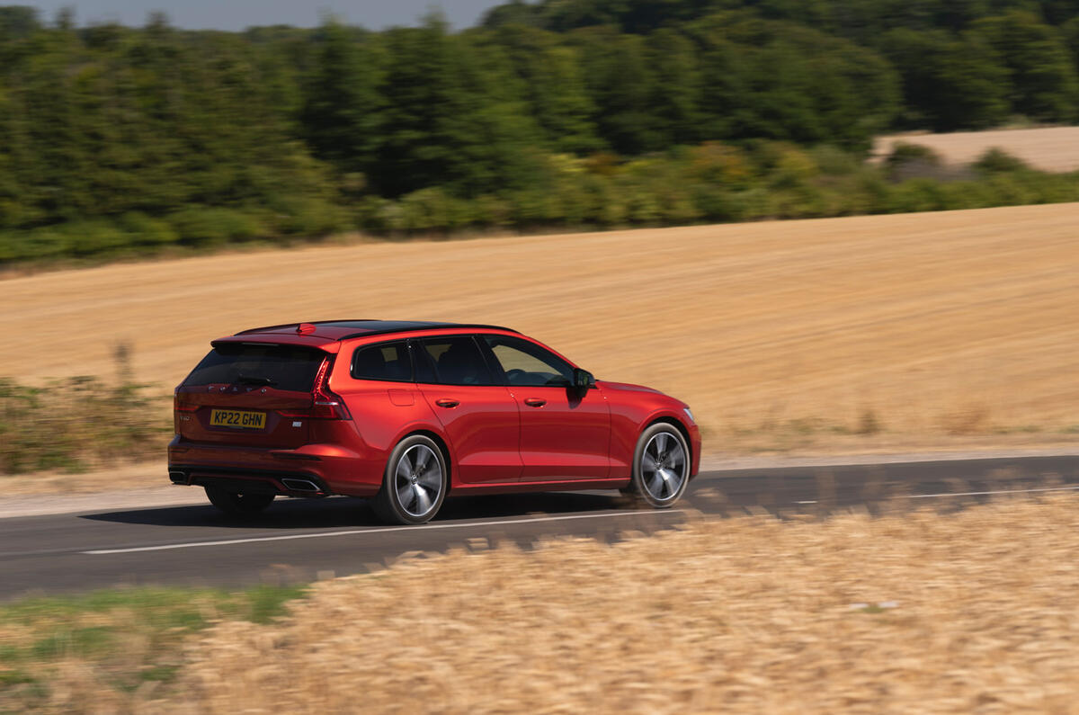 20 Volvo V60 PHEV RT 2022 rear corner