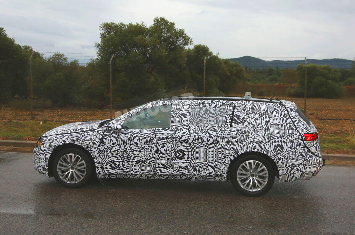 no title New Volkswagen Passat spotted - first pictures