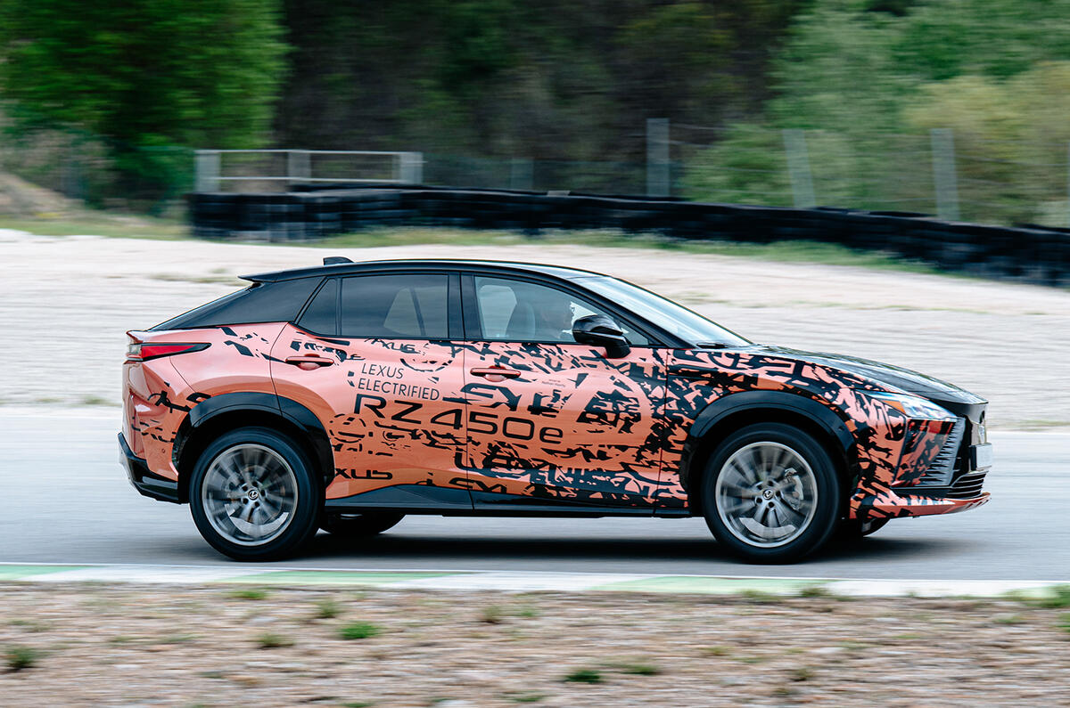 2022 Lexus RZ450e MtE 025