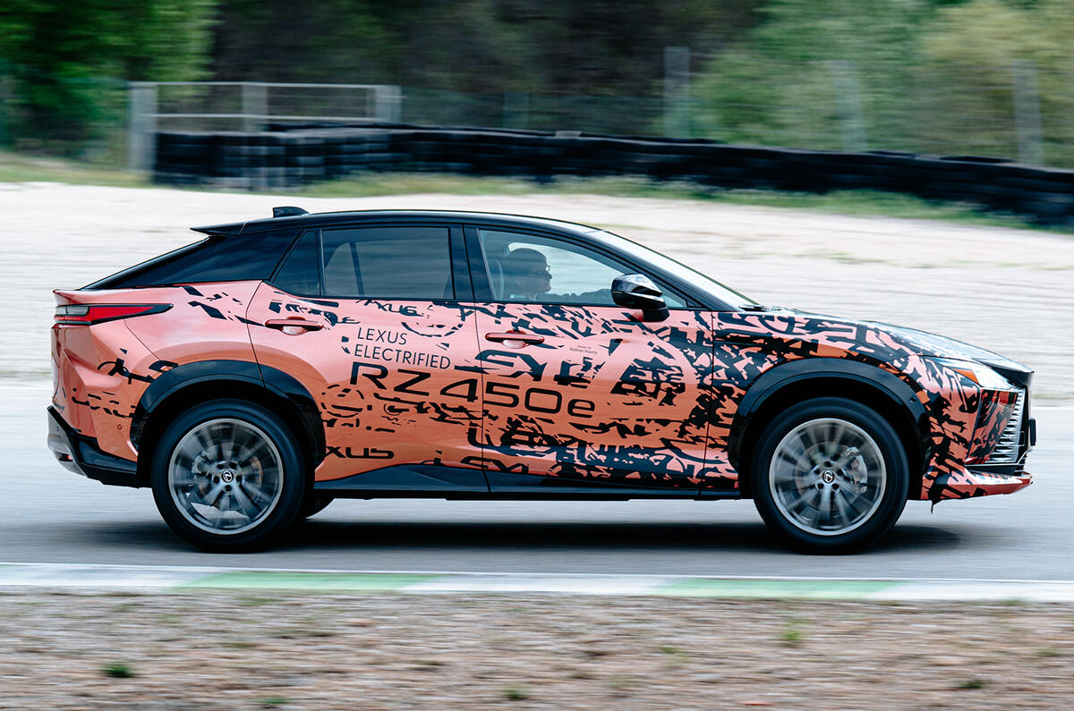 2022 Lexus RZ450e MtE 032