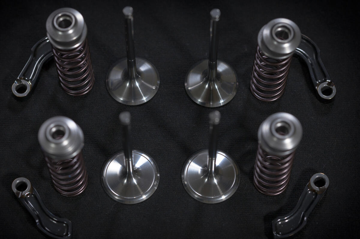 Peugeot 208 Hybrid FE revealed